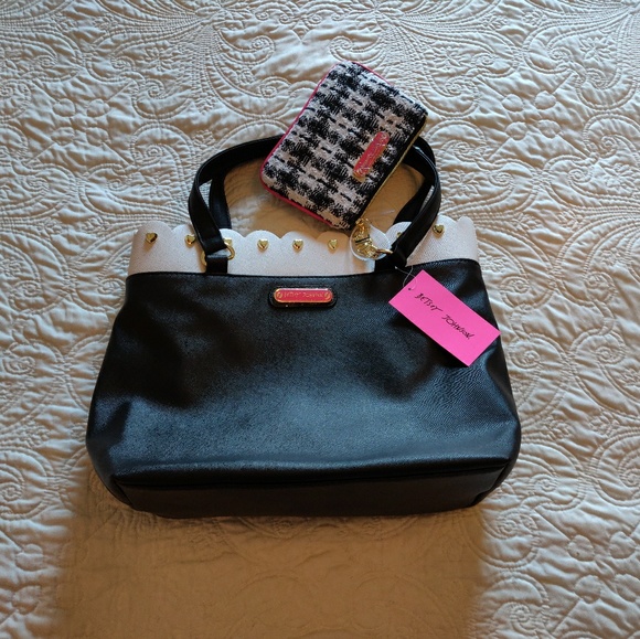 Betsey Johnson Handbags - NWT Betsey Johnson black and white tote.